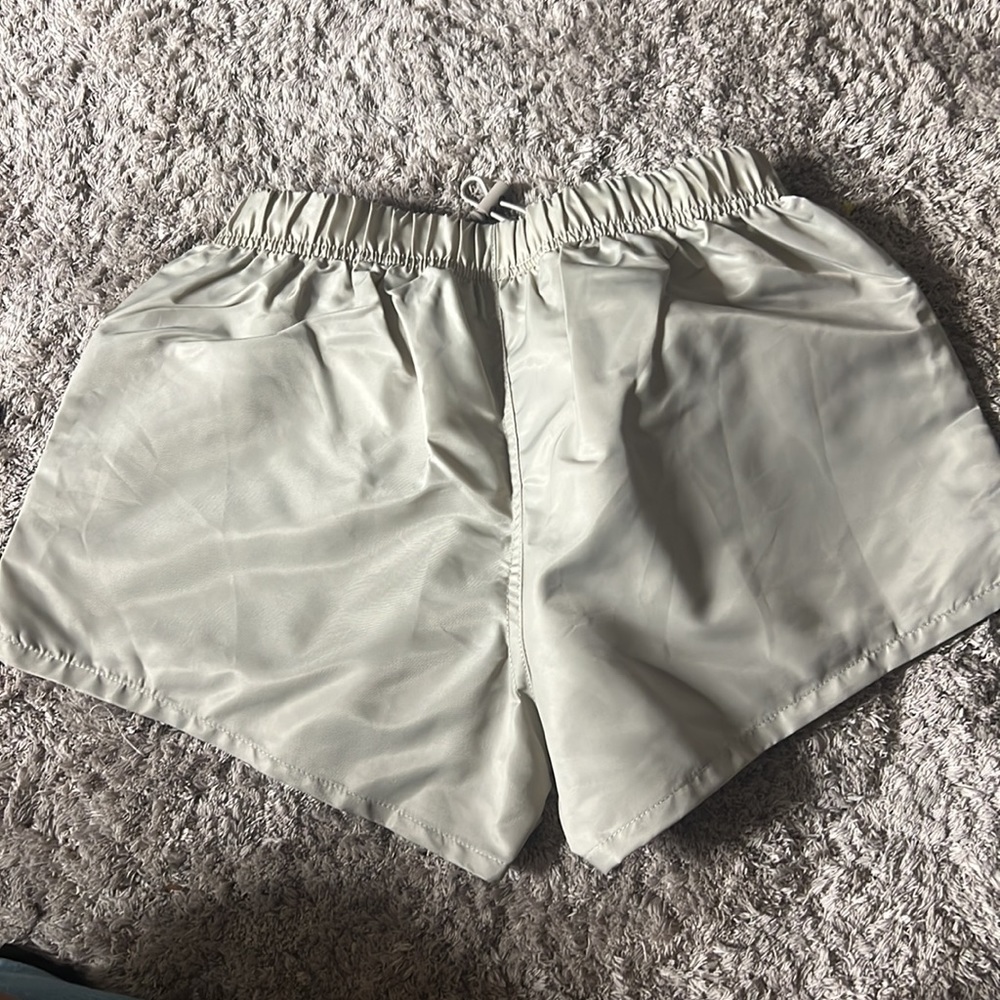 Essential - Picture 3 of 3